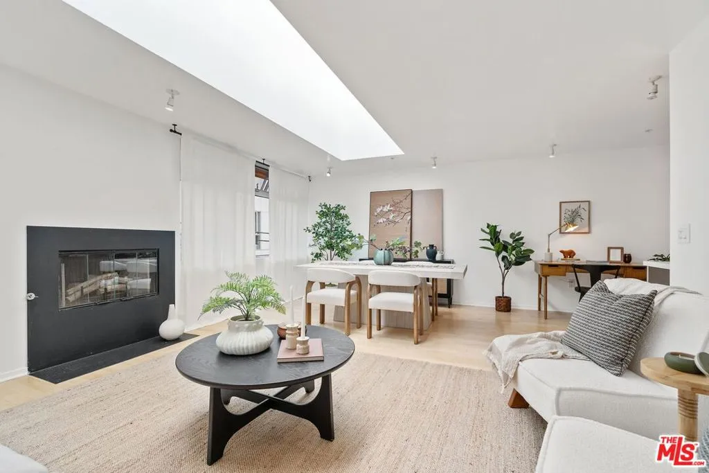 5806 Waring Avenue 13, Los Angeles, California 90038 home-pic-1